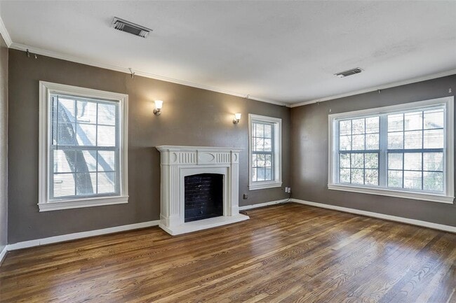 Building Photo - 2636 Greenbriar Dr