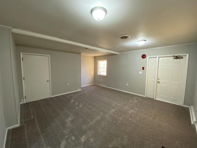 Building Photo - 5075 Lincoln Way E