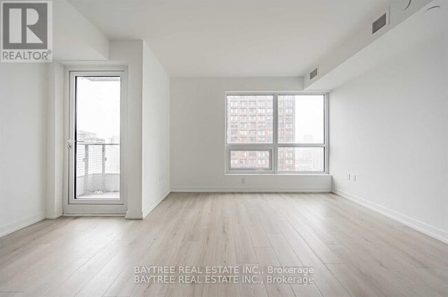 Building Photo - 395 Bloor St E