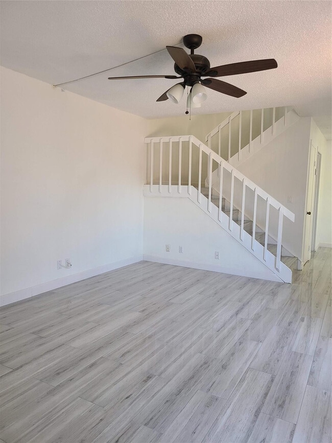 Building Photo - 912 Springdale Cir