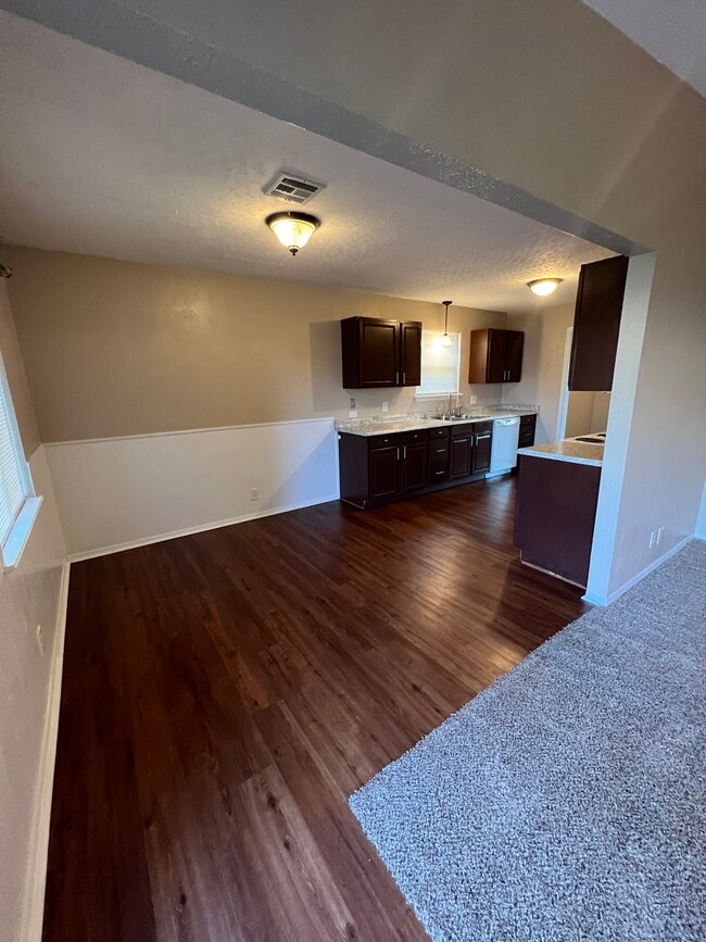 Building Photo - 1020 Guinn Ln