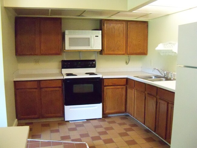 Building Photo - 2154 Burnstead Dr