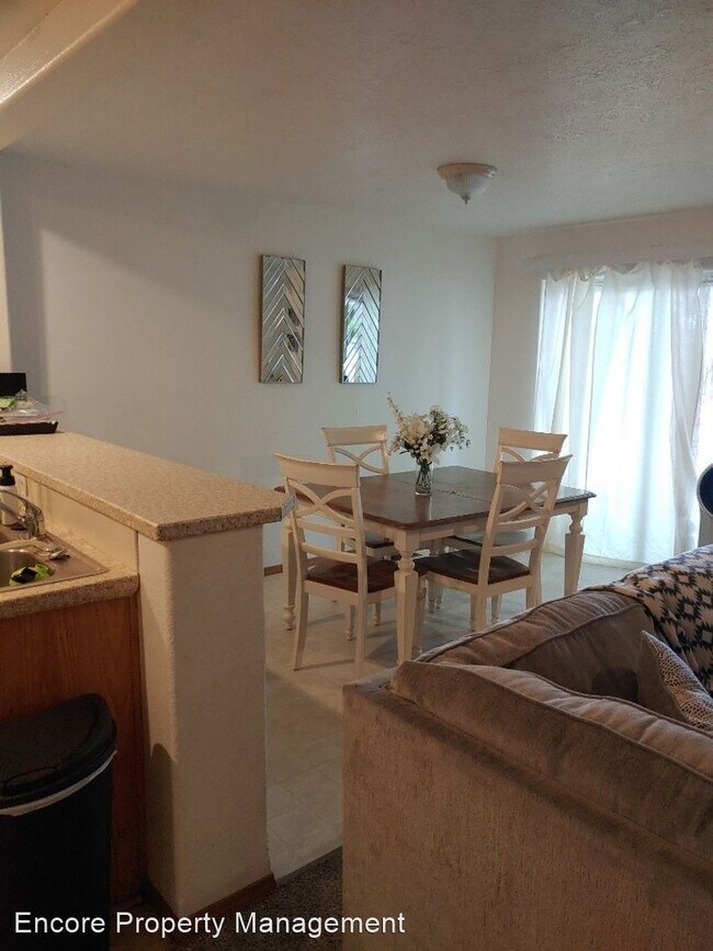 Foto del edificio - 2428 SW Wickiup Ct