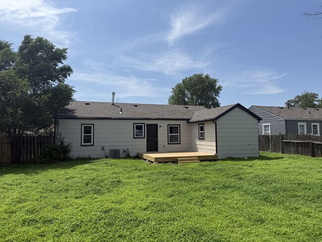 Building Photo - 42 Halsey Dr