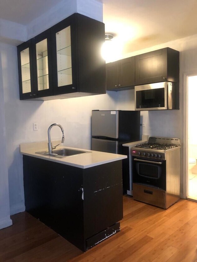 Primary Photo - 370 W 52nd St
