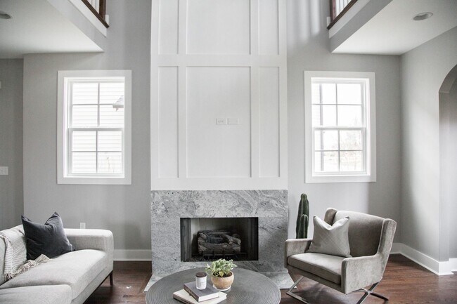 Foto del edificio - 3 Bed, 3.5 Bath Home w/ 2 Car Garage in East Nashville