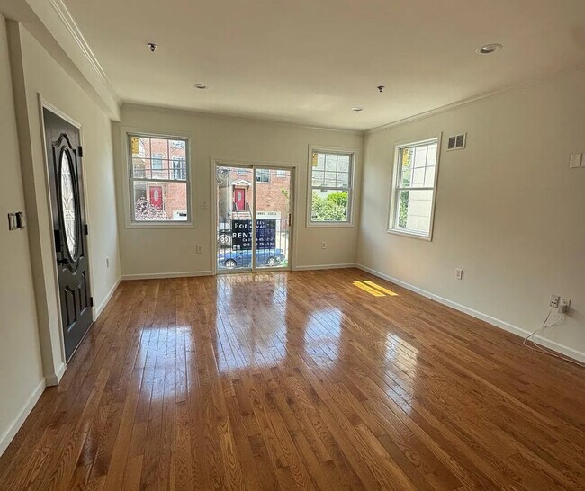 Foto del edificio - 491 S Clinton St