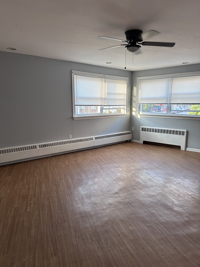 Foto del edificio - 6642 Lebanon Ave