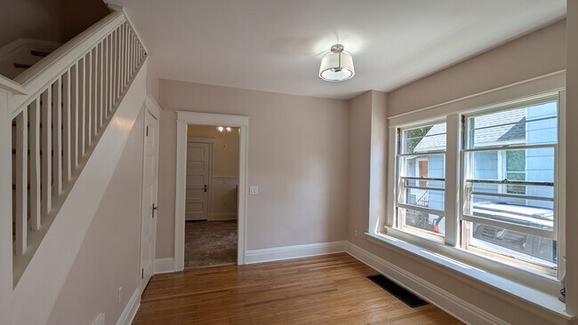 Comedor - 122 Caroline St