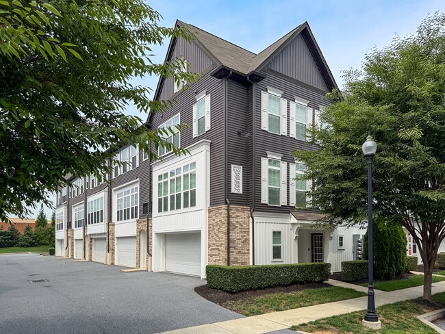 Building Photo - 708 Mayer Pl
