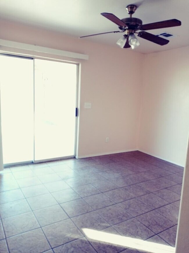 Foto del edificio - 3 Bed 2 Bath in Glendale