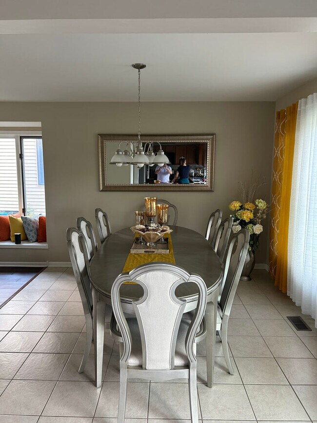 34191 Horseshoe Ln, Gurnee, IL 60031 House Rental in Gurnee, IL