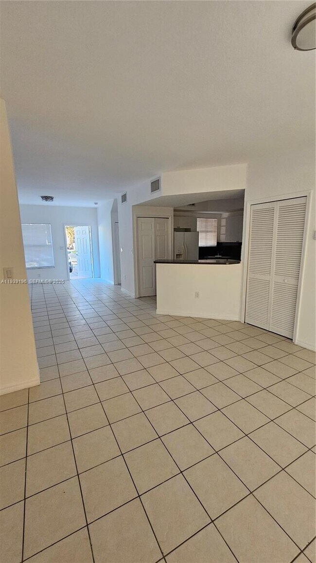 Foto del edificio - 908 SW 6th Ct