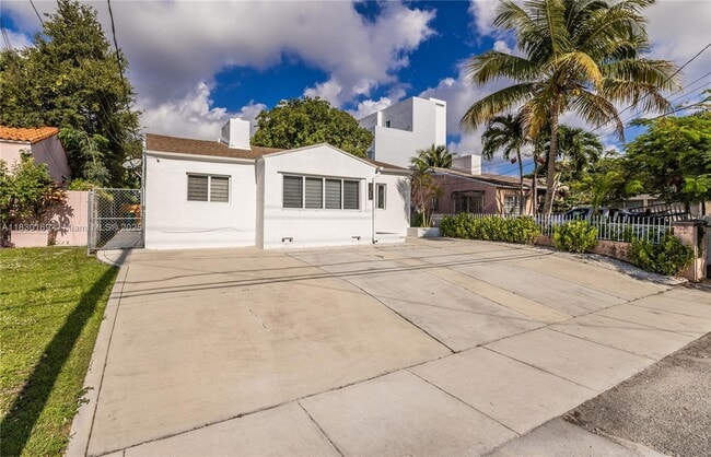 Foto del edificio - 2729 SW 18th St