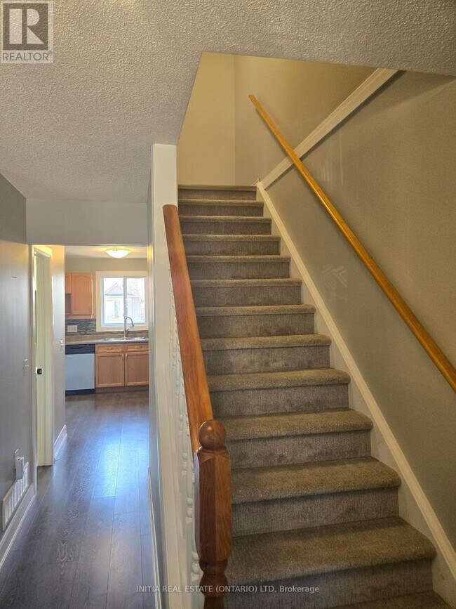 Photo du bâtiment - 1320 Savannah Dr