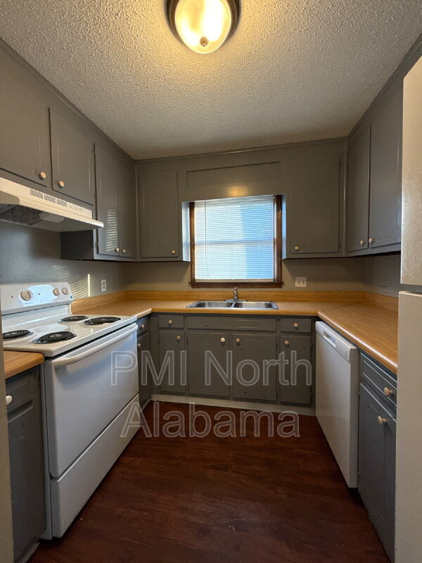 Foto del edificio - 4428 Bonnell Dr NW