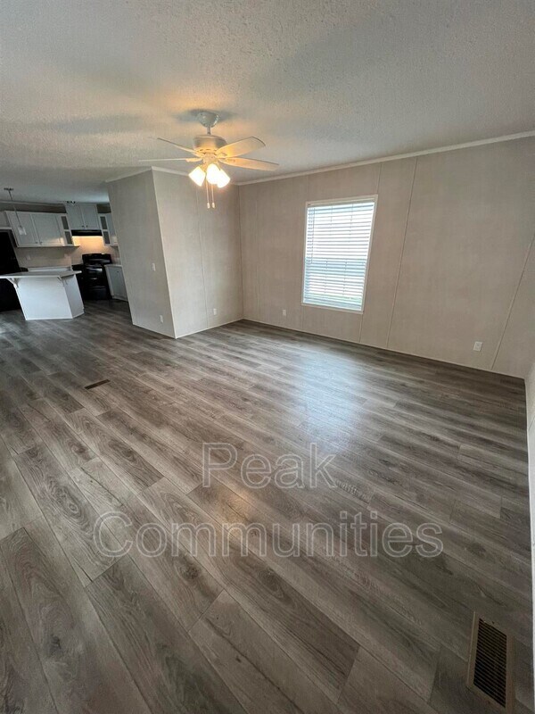 Foto del edificio - 7325 Forest Lake Rd