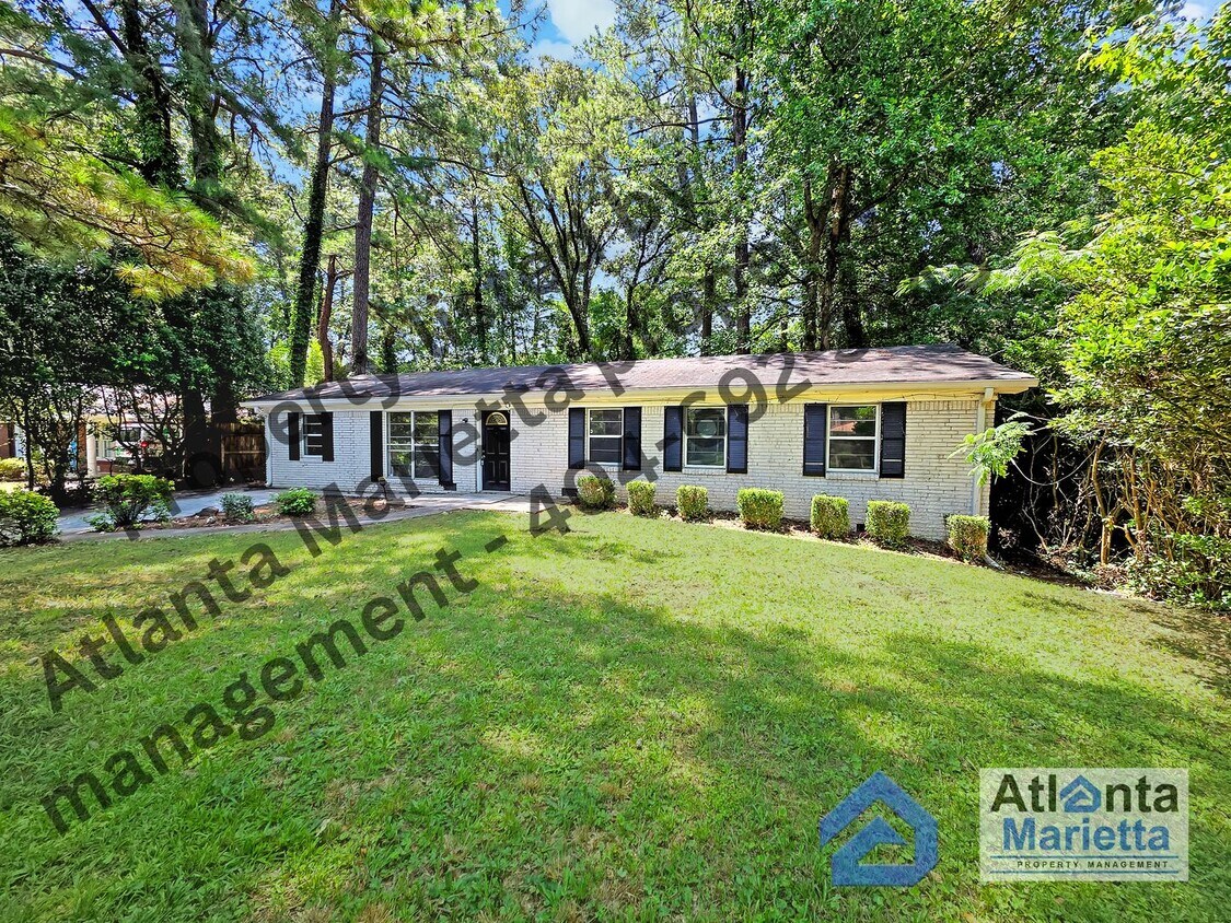 Primary Photo - Charming Renovated Ranch on Private Wooded...