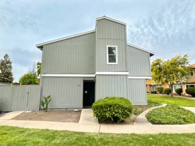 Building Photo - 6101 Bamford Dr