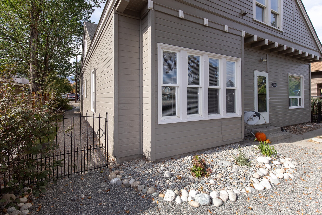 108 N Cleveland Ave Unit 2, Wenatchee, WA 98801 Room for Rent in