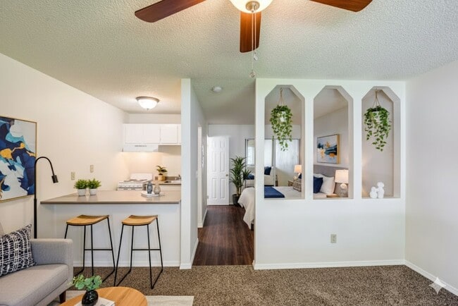 Classic style! - Shoreline Plaza