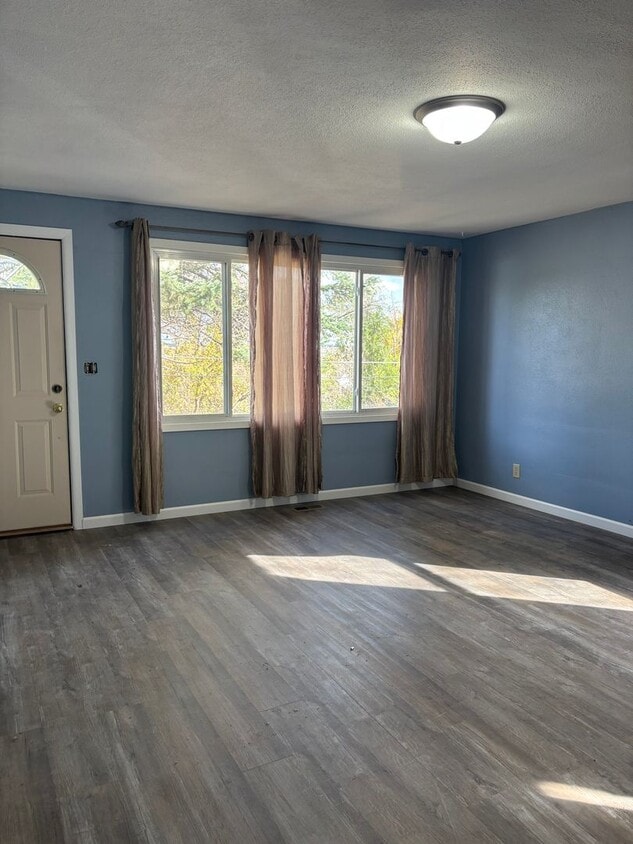Foto principal - 2 Bedroom Home