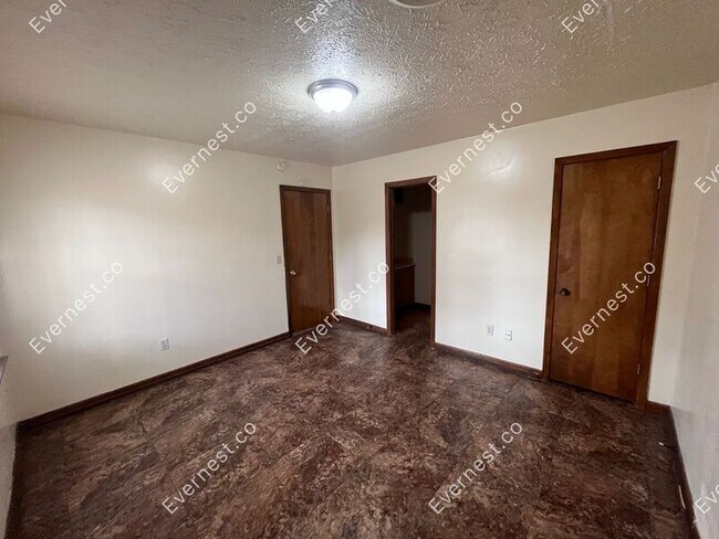 Building Photo - 677 Woody Dr