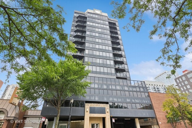 Building Photo - 1309 N Wells St