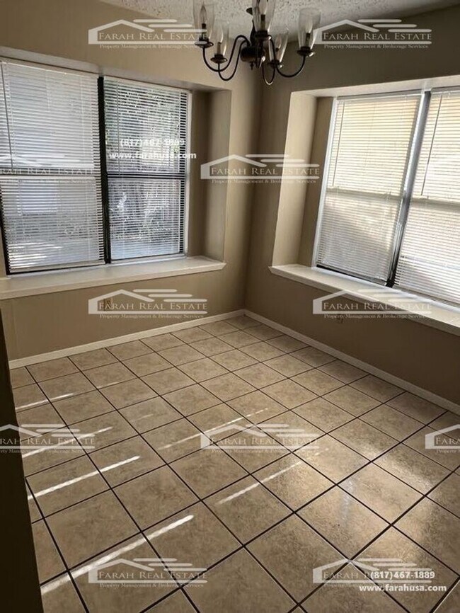 Foto del edificio - 4 bedroom 2 bathroom Home Available Now!
