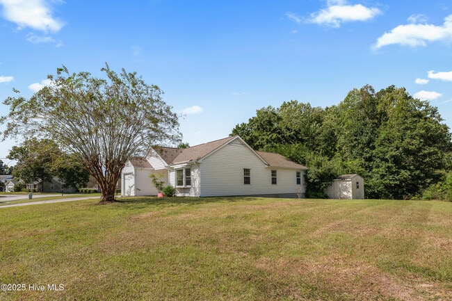 Building Photo - 314 Pebble Ln