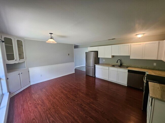 Building Photo - 908 Greenbriar St