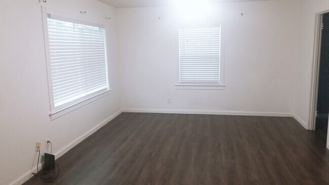 Building Photo - 5124 Burlingame Ave