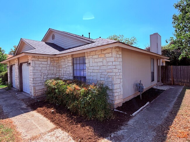 Building Photo - GREAT LOCATION.  ROUND ROCK SCHOOLS!