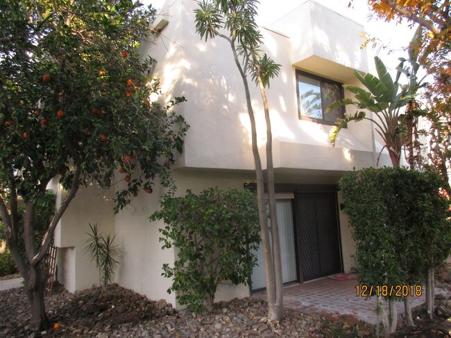 Excelente ubicación en South Palm Desert - 48728 Desert Flower Dr