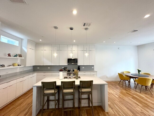 Foto del edificio - 4223 Holland Ave