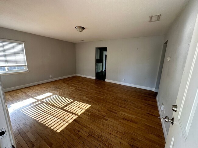 Foto del edificio - 204 Emerson Ave