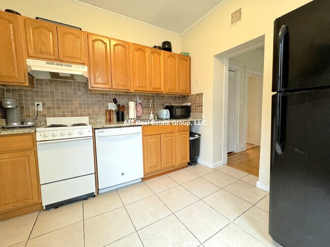 Building Photo - 18 Euston St