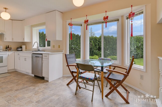 Building Photo - Spacious 3-Bedroom Family Home for Rent in...