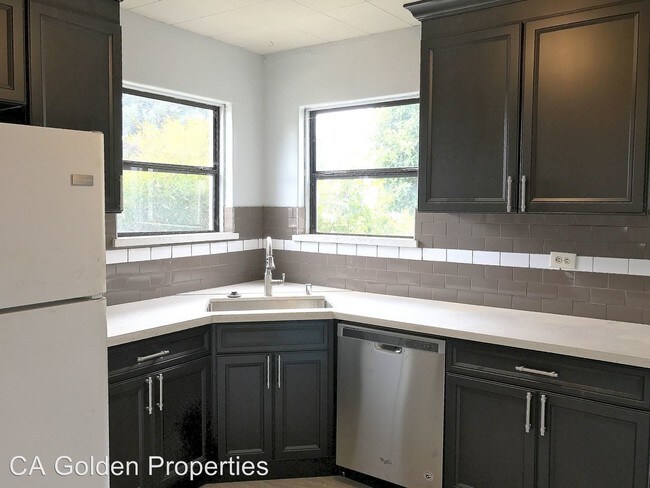 Foto del edificio - 3 br, 1 bath House - 489 Meek Ave