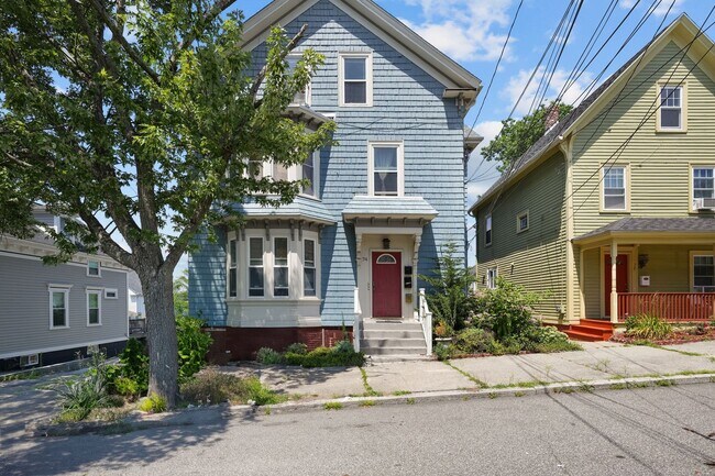 Building Photo - 74 Woodbine St