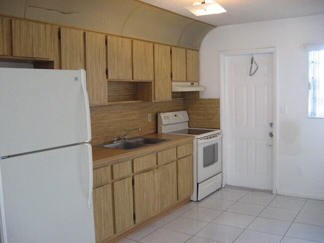 Building Photo - 2672-2 Riverland Dr