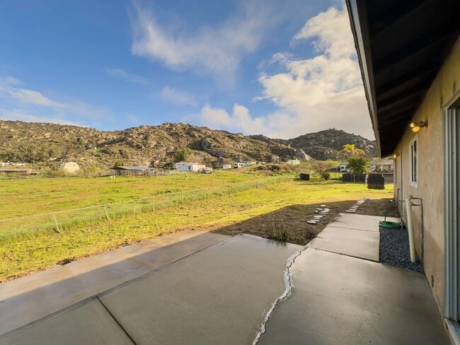 Foto del edificio - ~RARE FIND~ Newly Remodeled 3 Bedroom Home...