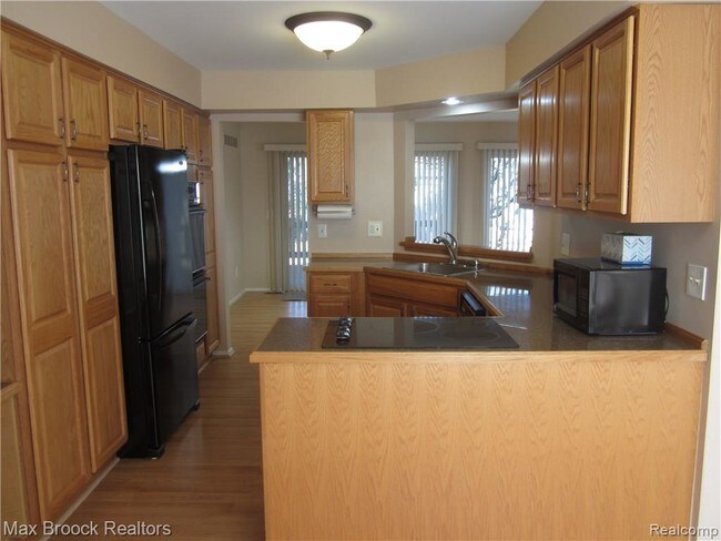 Building Photo - 4250 Breckenridge Dr