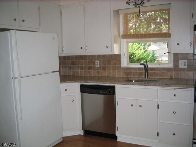 Building Photo - 706 Castleman Dr