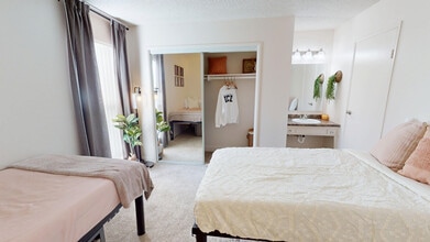 Bedroom - Cambridge House Apartments