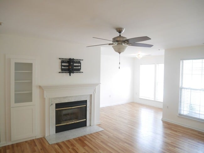 Building Photo - Spacious 2nd Floor Condo in Russett – Prim...