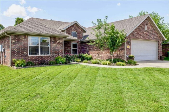 Building Photo - 421 Coopers Wy