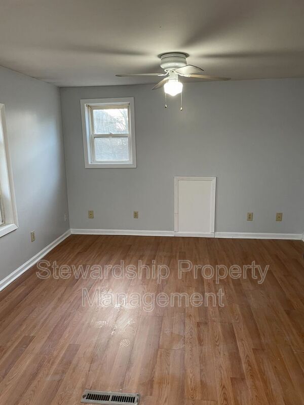 Building Photo - 1104 4th St SW