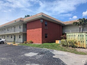 Building Photo - 609 S State Rd 7