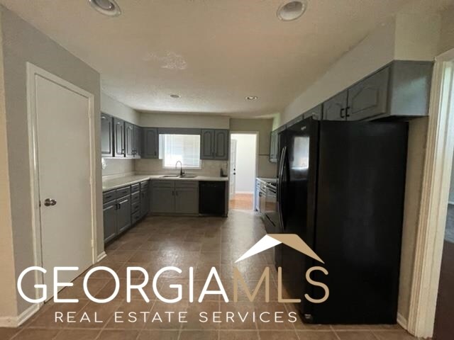 Building Photo - 3113 E Chapel Cir